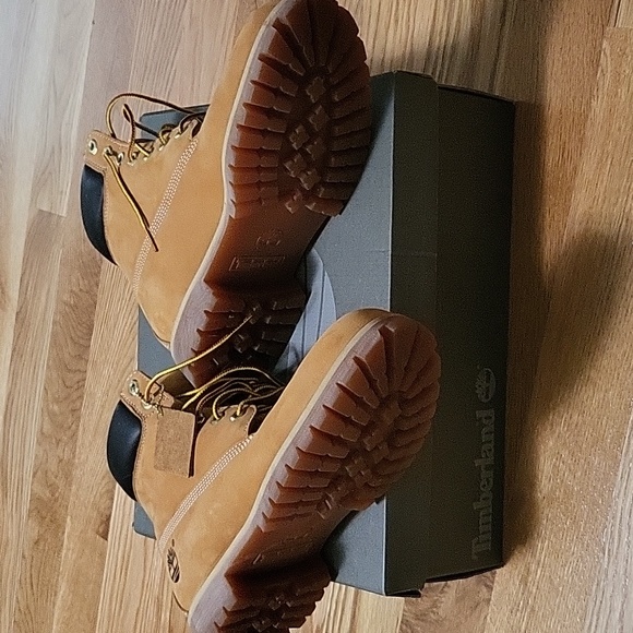 Timberland Boots - Picture 3 of 6